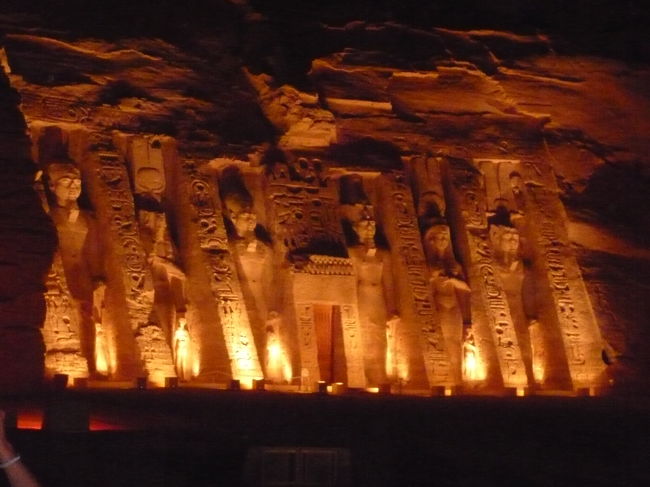 ショーの後はしばらくライトアップされています。