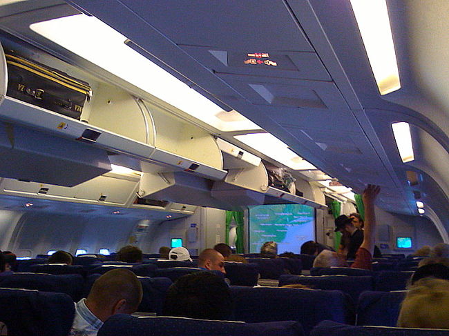 マレブ航空。。旧東欧の航空会社だし、あまり期待していなかったけど、アメリカの航空会社より余程ましでした。ま、日系航空会社の１０年前といった所かな。それだけアメリカのはヒドイ。　