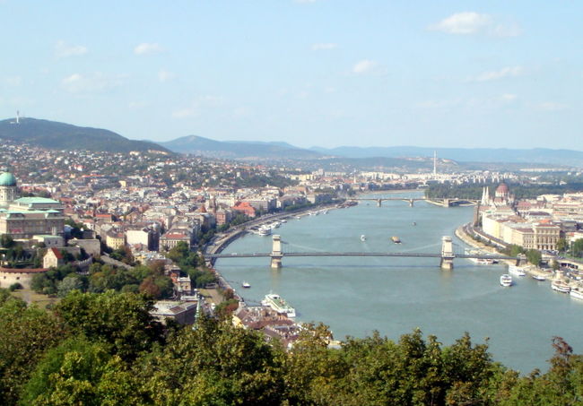 ゲッレールトの丘から市内を眺める。ここは夕暮れ時に来たかったけど、あまり足の便が良くなくて、この時っきりになってしまいました。