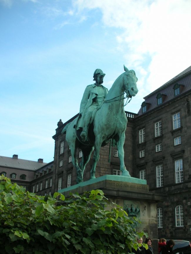 蚤の市からそのまま歩いてクリスチャンボー城へ