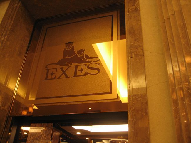 ゴールドのエレベーター<br /><br />眩しすぎますっ･･･