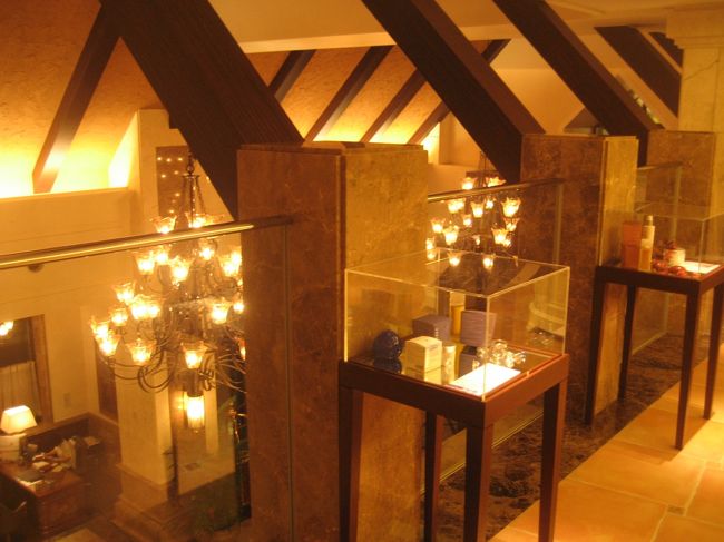 吹き抜けのエントランスホール（2階部分）