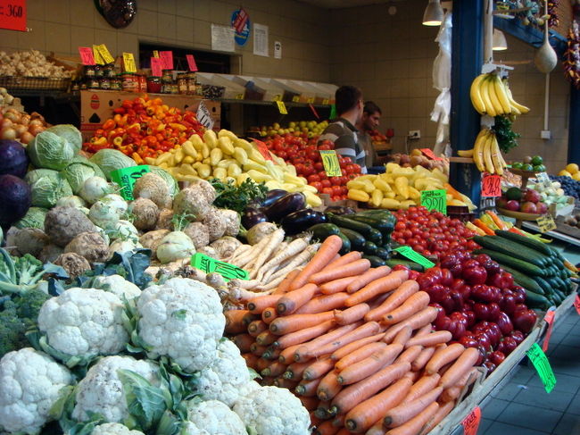 品揃えや新鮮度は正直他の大都市にある中央市場に比べいまいち。でも市場ほど地元の雰囲気を楽しめるところは無い。