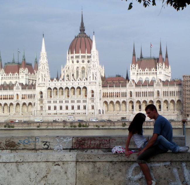 国会議事堂の眺めは対岸のバッチャーニ広場からが一番。なかなかロマンチックな景色だと思うのは僕だけでは無いようでした。