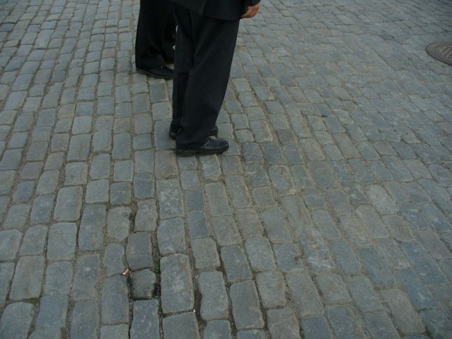 それにしても、足元は「石畳」♪<br /><br />コロコロを転がして歩くのは、ちょっと大変！<br />