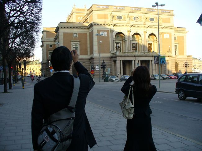 途中、何かを見つけては写真を撮りながら歩くMaiたち。<br /><br />なかなか前に進めません。<br />