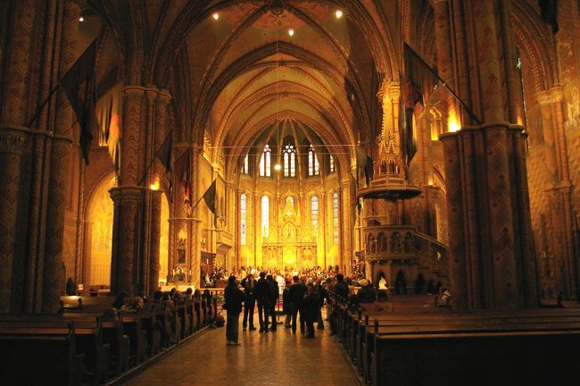 マーチャーシー教会・・王宮の丘にある教会<br /><br />ブダペストなるほどガイド<br />http://budapest.japanese-guide.com/f-sights.html