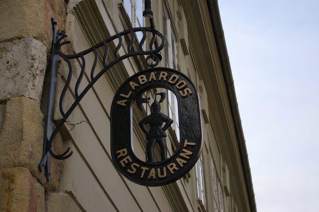 三位一体広場のレストラン