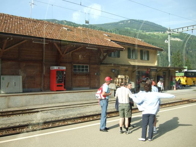 ティーフェンカステル（Tiefencastel）に到着しました。