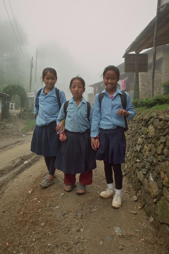 学校帰りのようだ。