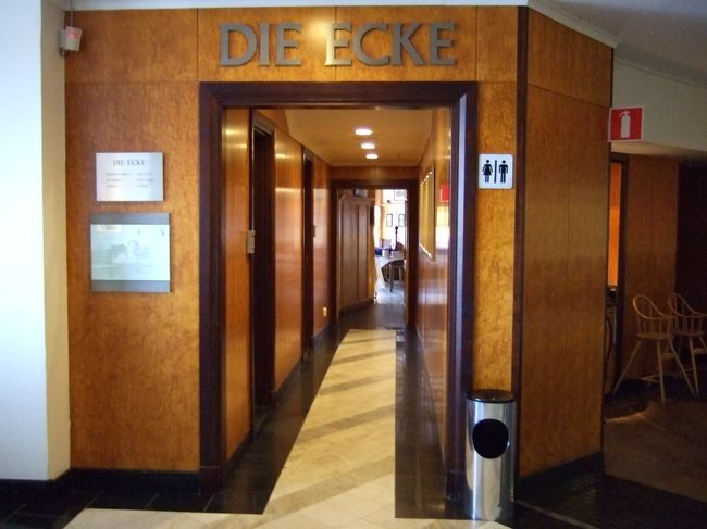 いったんホテルに戻り、ホテル内のレストランにて、<br />お夕食を頂きます。<br /><br />---------<br />＜補足＞<br />初日にご紹介したレストランんです〜。<br />http://4travel.jp/traveler/marimari/album/10149910/<br />