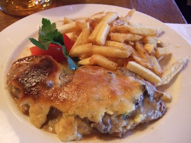 メインディシュです、量が多い〜〜。(笑)<br />