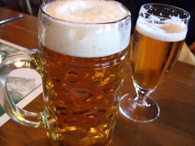 ドイツ料理のお店とのこと。<br /><br />ということで、まずは、ドイツビールで乾杯〜〜♪