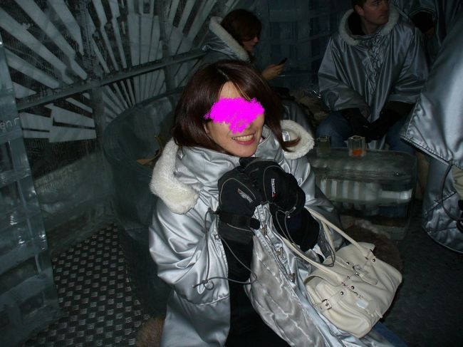 Barに入り５分経過・・・。<br /><br />ううう・・・寒い・・・・。<br />Maiは限界、Barから退散します〜。(笑)