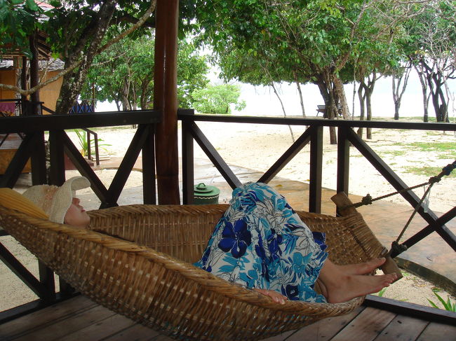 　今日は朝から晴れてて遊べそう！<br />　ハンモックに揺られて、海からの風が気持ちいい。