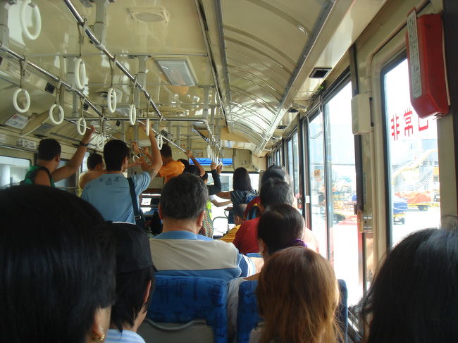 　これはマニラで飛行機を降りてから、ターミナルまでのバス。日本の路線バスの中古をそのまま使っていて、この旅で日本語を目にしたのはここくらいでしたね。