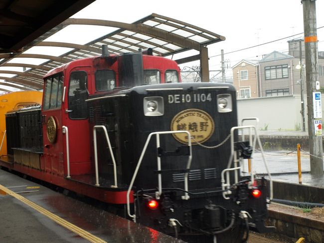 時々、雨の勢いがひどくなります。<br />最近多いゲリラ豪雨ですね。<br /><br />この雨に翌日まで祟られるとは、<br />このときは思いもしませんでした。
