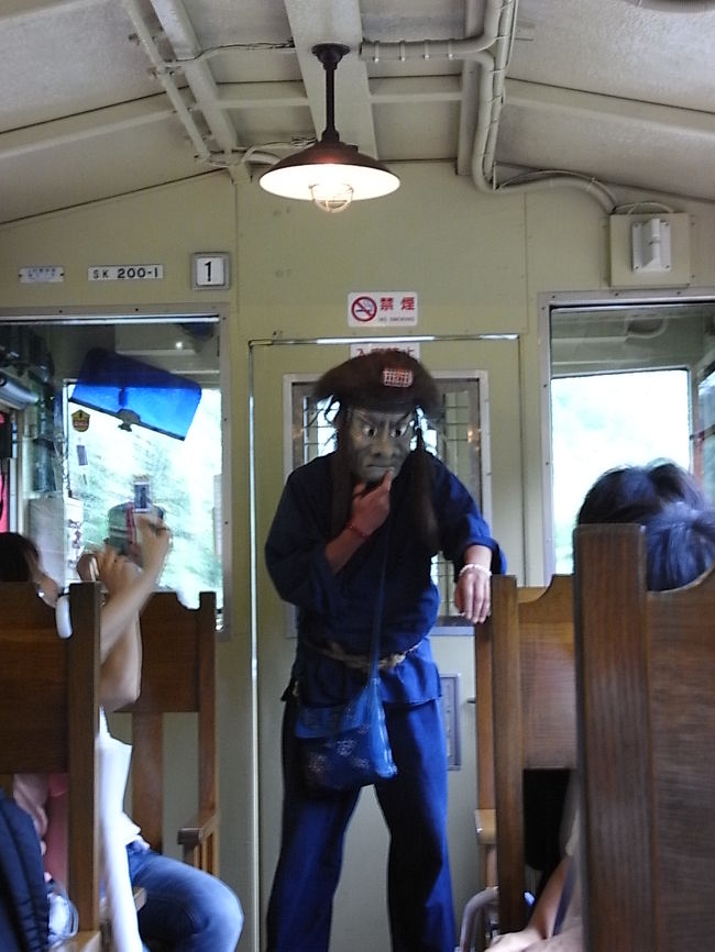 「酒呑童子」が乗ってきました。<br />なんかごちゃごちゃしゃべってると思ったら、<br />一生懸命、笑わせようとしてる<br />鬼なのに....<br />出逢ったら笑ってやってください。