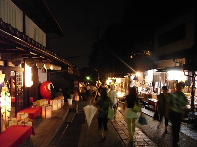 帰り道。<br />ようやく雨も小降りになりました。<br />このあたりは伝統的建造物群保存地区<br />になっています。