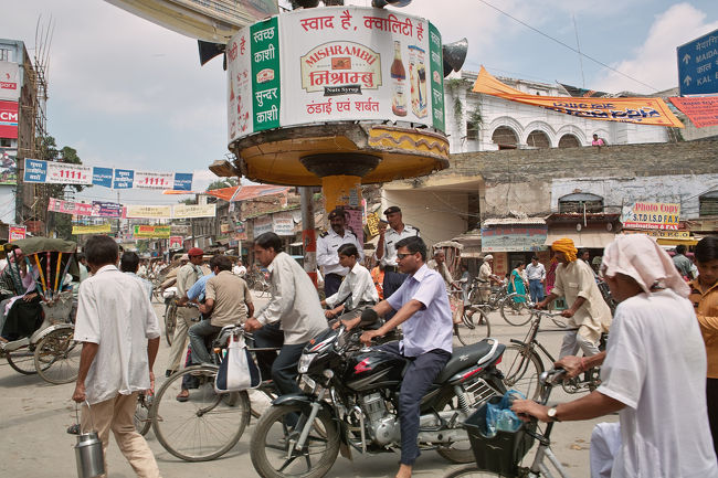 メイン通り。<br />ラッシュ時はすごいことになる。