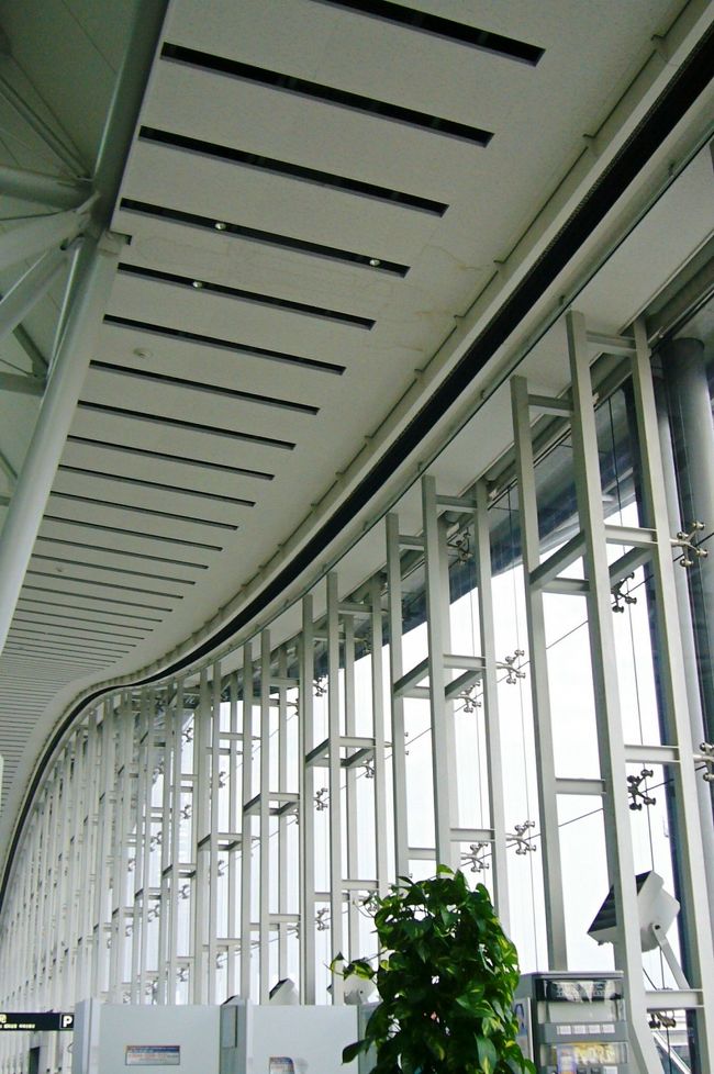 仙台空港はおしゃれで広々とした空港でした。