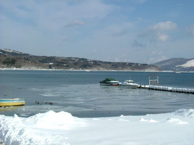 山中湖は、凍っている。温泉に入っている間に、天気が回復してきた。