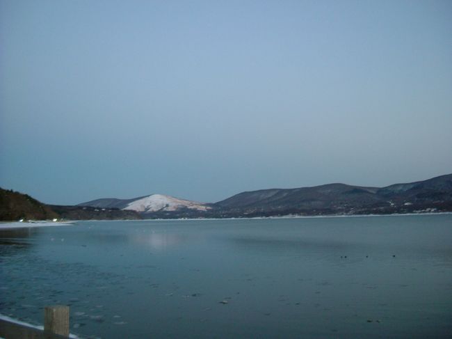 日が暮れて、静かな山中湖。さあ帰ろう。