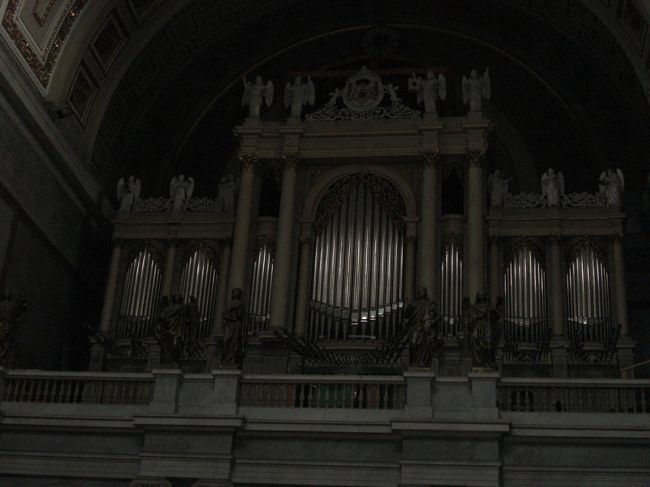 立派なパイプオルガン(エステルゴム大聖堂）