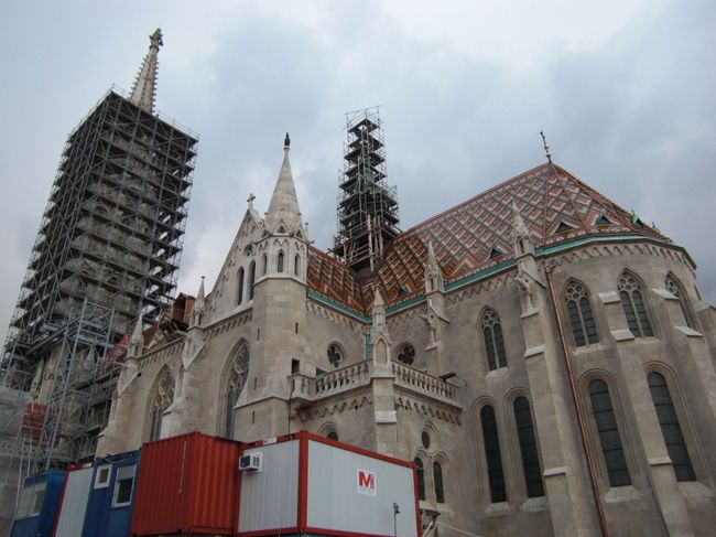 マーチャーシュ教会。<br />2008年9月現在改修工事中です。