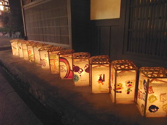 和紙と和蝋燭は雨に強い<br />ということを知りました。。。