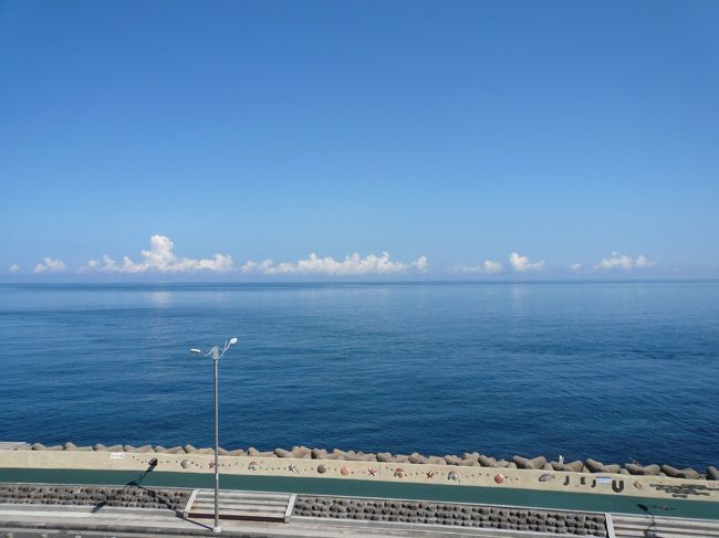 すっごくきれいだった。<br />天気もよく、青い空と海がキレイ。<br />ホテルの部屋から。
