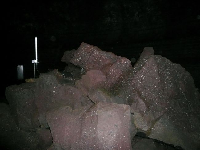 洞窟。<br />外とは違って寒いくらいです。