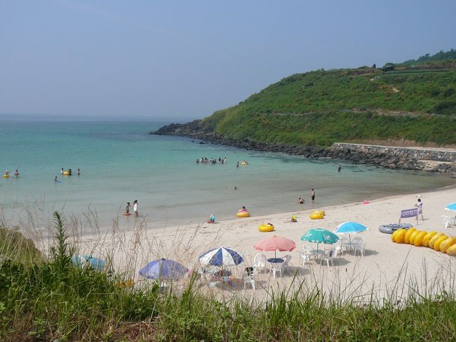 ちょっと泳ぎに来てみました。<br />いくつかのホテルで所有のプライベートビーチ？<br />バスで送迎してくれました。<br />だいたい片道20分ちょっとだったかな。<br />テントもホテル別であって<br />休憩もしっかりできます。<br />有料のシャワーや売店もありました。