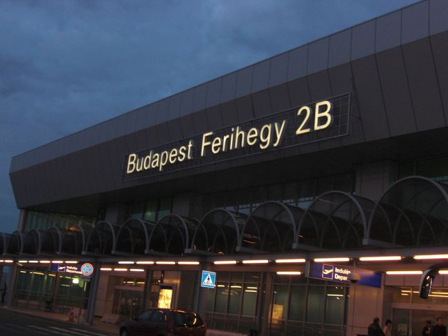 ブダペスト・フェリヘジ空港<br />あっという間の1週間。<br />これから帰国。<br />朝6時30分、眠いです。<br />