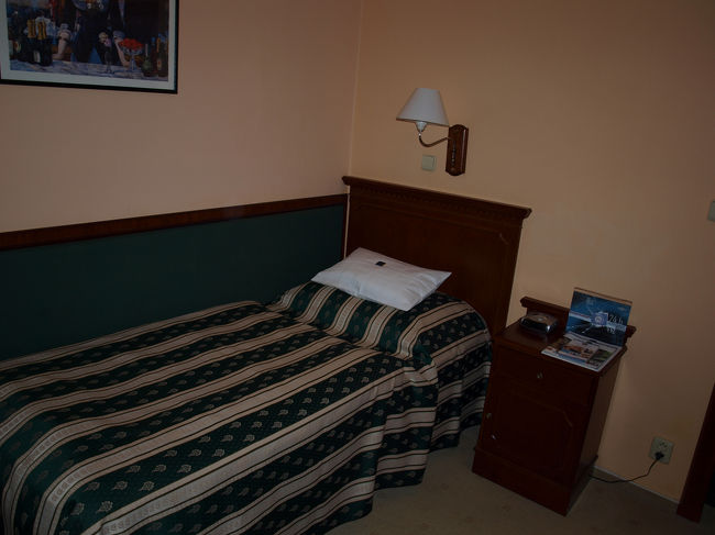 決して広いといえるものではありませんが、清潔感があり、フロントの対応も非常に丁寧で好印象です。<br />英語はＯＫでした。<br />また客室では無料インターネットへWifi接続ができました。今回はＥｅｅＰＣ９０１を持って行ったので便利でした。