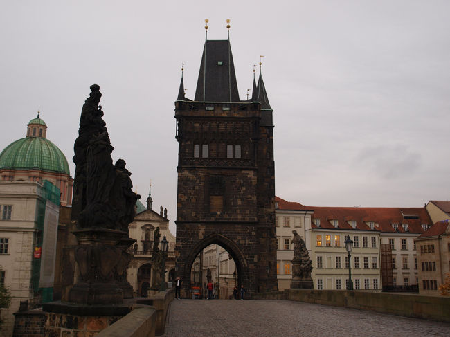 マラー・ストラナ側の橋塔