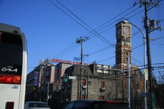 １６：００<br />札幌に入りました〜<br />おぉ！これは白い恋人の「チョコレートファクトリー」ではないですか。走りながらパチリ（危）