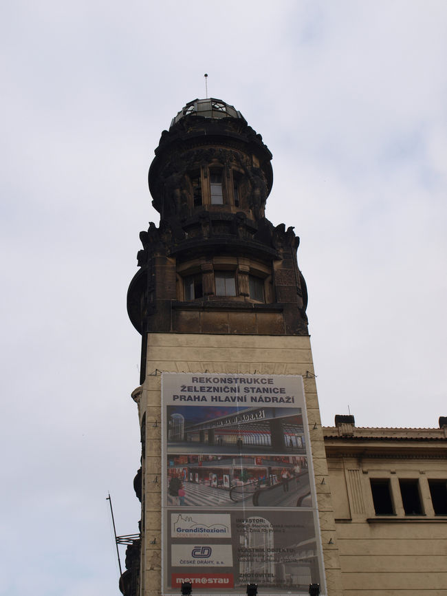 プラハ本駅はこの形になるようです