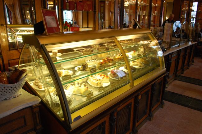 ケーキボックスです。<br />目移りしてしまいますね。<br />