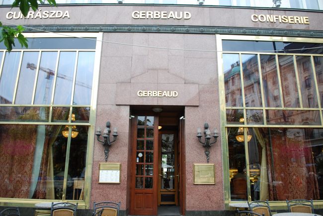 ジェルボーのカフェの正面。