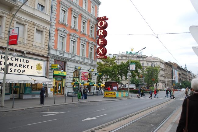 結局、オクトゴンの交差点まで歩いてきました。<br /><br />OREXです、ロレックスではありません。。。