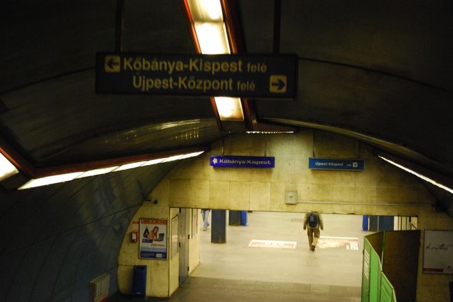 そう、この旅、宿泊費はかなり削ったのです。<br />かなり遠くの駅までゆきます。宿へ戻ります。