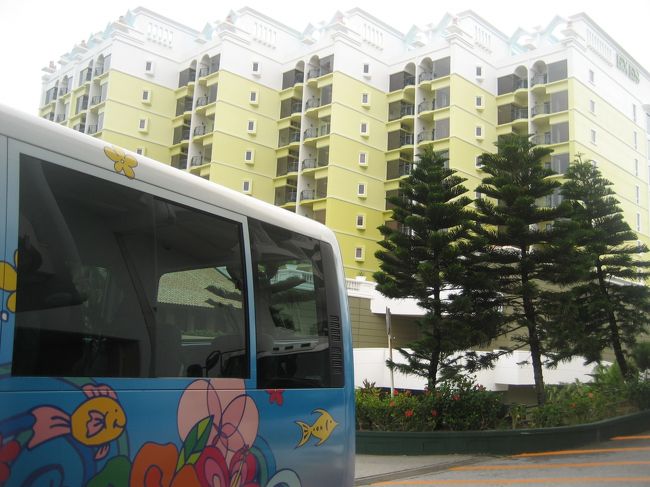 かりゆしビーチへの送迎バス<br /><br />お隣の、かりゆしビーチリゾート・オーシャンスパからバスが出ています。