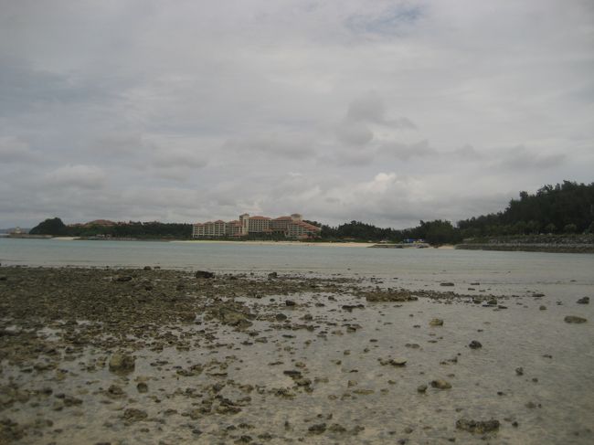 正面に見えるのはザ・ブセナテラス<br /><br />あちらのビーチには人が見えなかったです。。。