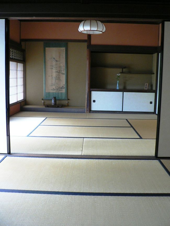 武家屋敷資料館。１８３７年頃に建てられた鉄砲師、鍛冶職家系の、芝辻平左衛門の屋敷。二人扶持、御流格、御盃格といわれる下級武士の住居とのこと。<br />