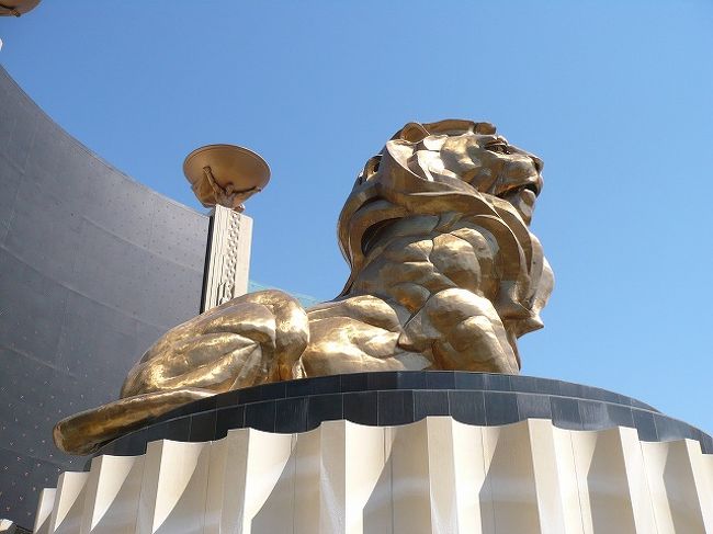 ＭＧＭといえば、ライオン。このような立派なライオンがお出迎えです。<br />