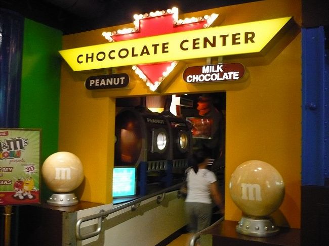 Ｍ＆Ｍができる過程を子供が楽しめるような感じで表現したアトラクション（無料）です。チョコレートファクトリーのＭ＆Ｍ版という感じで、最後には３Ｄの映画も見ることができ、とても楽しめました。<br /><br />