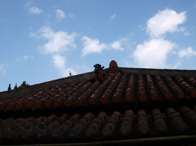 青い空とシーサー