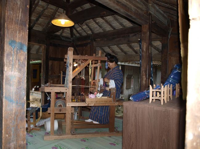 機織りをする人