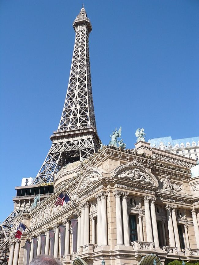 この日は日曜日でした。日曜日はパリスのシャンパンブランチがよいといろいろな人から聞いていましたので、パリスに向かいました。<br />